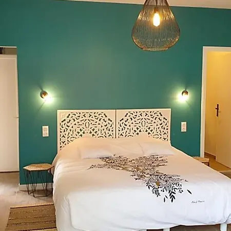 Up To 3 People With Pool And Terrace *